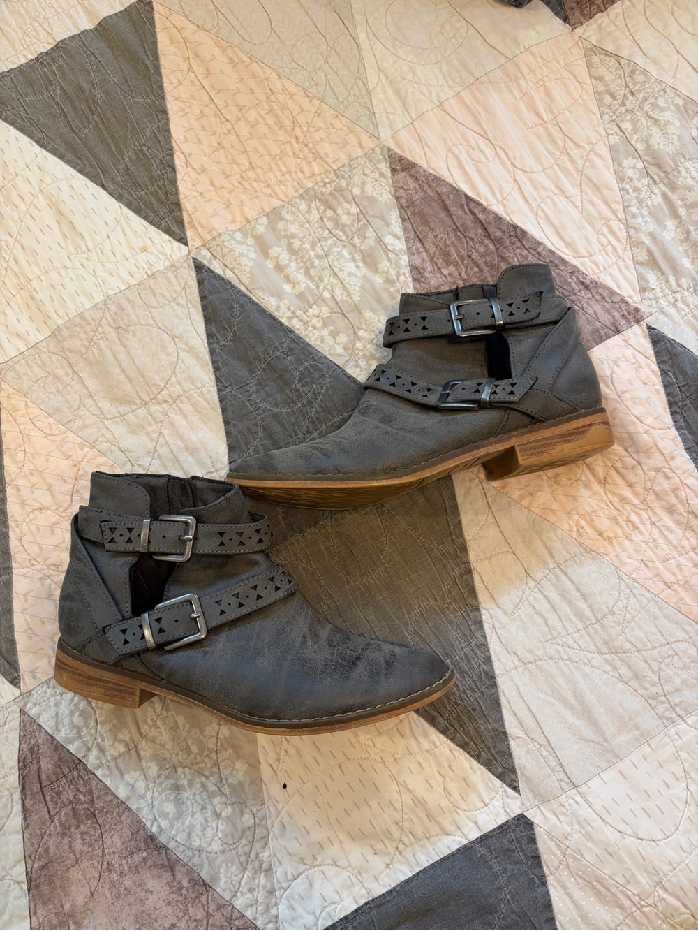 Women's  Rocket Dog Gray Cutout Ankle Boots with Buckle Straps